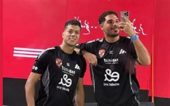 حمزة علاء يهنئ إمام عاشور بعد عودته للتدريبات.. صورة