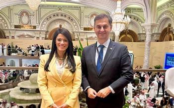 «المشاط» تبحث مع الجانب اليوناني تعزيز التعاون في مجال توطين الصناعة والتكنولوجيا وتبادل الخبرات