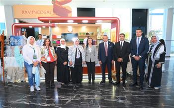 وزيرة التضامن ومحافظ جنوب سيناء يتفقدان جناح معرض "ديارنا للحرف اليدوية والتراثية" 