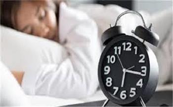 قبل بدء تطبيق التوقيت الشتوي.. 5 عادات تساعدك على النوم المبكر دون الشعور بالأرق