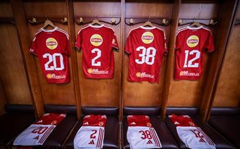 الدوري الممتاز .. غرفة ملابس الأهلي تتزين بقمصان اللاعبين قبل مواجهة بتروجت 