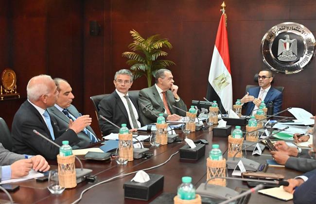 وزير الاستثمار يعقد لقاءًا موسعا مع رئيس الاتحاد العام للغرف التجارية