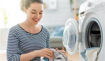 لتجديد ملابسك دون غسيل متكرر.. اتبعي تلك الطرق 