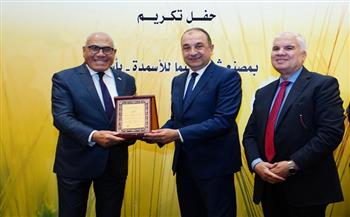 وزير قطاع الأعمال العام يشهد تكريم عدد من الشركات المصرية المشاركة في أعمال صيانة بشركة "كيما"