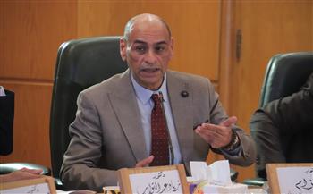 في صالون دار الهلال.. محمد عزام يحذر: المنصات الرقمية تخلق عقلًا مغيبًا وتتحكم في وعي الشباب