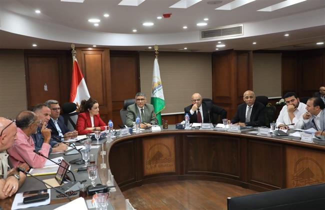 محافظ الجيزة: البت في 69 طلبا لشباب الخريجين للحصول على محلات