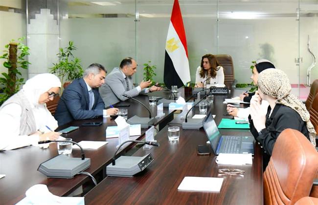 وزيرة البيئة توجه بتقسيم المشروعات الاستثمارية داخل المحميات إلى مناطق متخصصة 