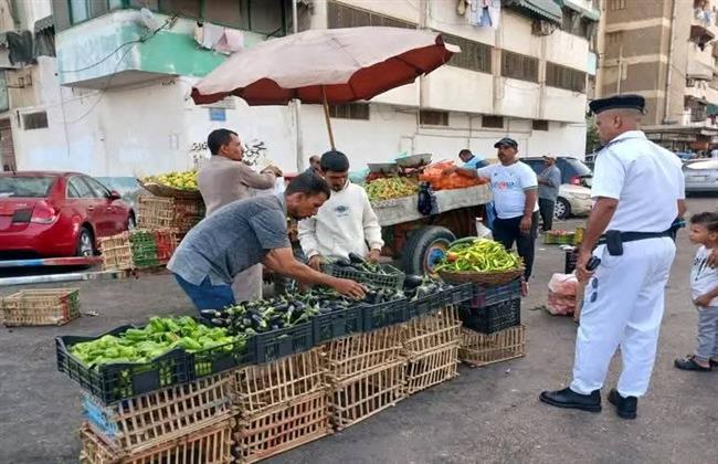 استجابة لشكاوى المواطنين.. إزالة إشغالات بشارع 23 ديسمبر ومبارك في ضواحي بورسعيد 