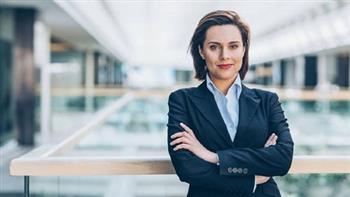 للموظفات.. 5 طرق تظهرين بها قوتك وثقتك في مكان العمل