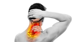 انتبه .. ألم الرقبة يشير إلى هذه المشكلات الصحية