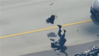 فيديو.. مطاردة درامية بين الشرطة الأمريكية ومسلح تنتهي بمأساة