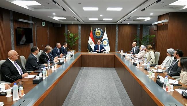 وزير الإسكان يتابع سير العمل بقطاع الشئون العقارية والتجارية بهيئة المجتمعات العمرانية الجديدة