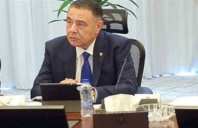 محافظ البحر الأحمر يشيد بمبادرة إحدى شركات البترول لتدعيم الصحة بأجهزة طبية حديثة