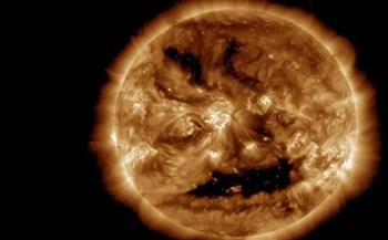 تزامنا مع الهالوين.. رصد ابتسامة "مرعبة" على الشمس