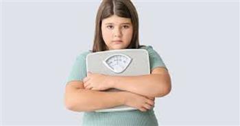 هل كنت تعانين من زيادة الوزن في طفولتك؟.. 6 عادات نفسية قد ترافقك حتى الكبر