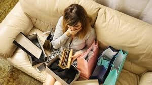 اليوم العالمي للادخار.. كيف تتجنب المرأة الإنفاق العاطفي وتتحكم في قراراتها الشرائية؟