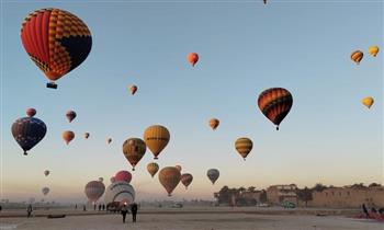 تحليق 53 رحلة بالون طائر تقل أكثر من 1200 سائح بسماء الأقصر