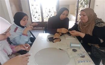«الشباب والرياضة» تدرب عضوات أندية الفتاة والمرأة بالإسكندرية على المشغولات اليدوية  
