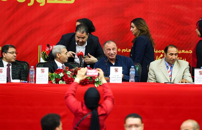 بعد إعلان اكتمال النصاب القانوني.. الخطيب على المنصة لإعلان فوزه بدورة جديدة