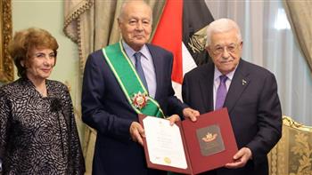 الرئيس الفلسطيني يكرم أحمد أبو الغيط تقديرًا لجهوده في دعم القضية الفلسطينية