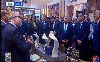 رئيس الوزراء يتفقد معرض تراثنا للحرف اليدوية
