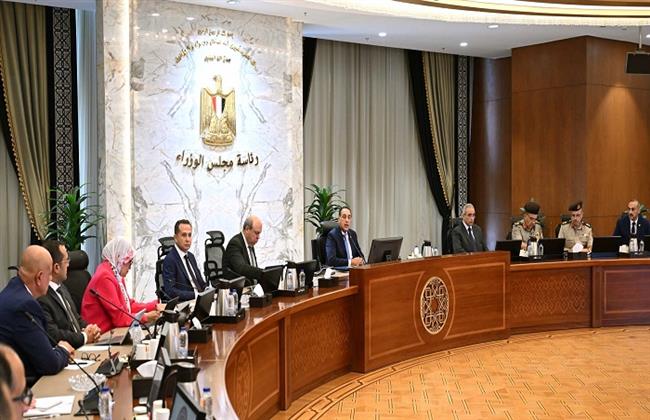 رئيس الوزراء يُتابع موقف مشروعات تطوير البُنى التحتية وأنظمة التأمين بالمطارات المصرية