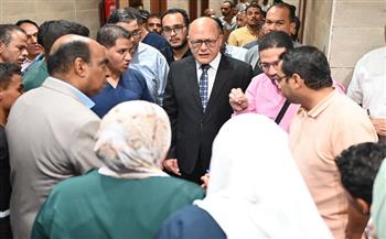 رئيس جامعة سوهاج يتابع حالة 10 طلاب أصيبوا في حادث مروري