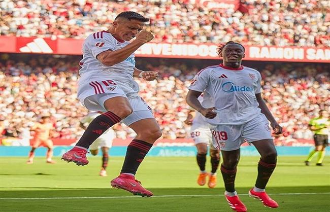 الدوري الإسباني.. برشلونة يتأخر أمام إشبيلية بثنائية في الشوط الأول