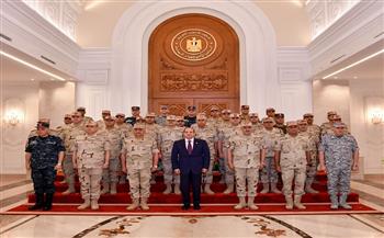 الرئيس السيسي يشيد بجهود القوات المسلحة لدعم ركائز الأمن والاستقرار على كافة الاتجاهات الاستراتيجية