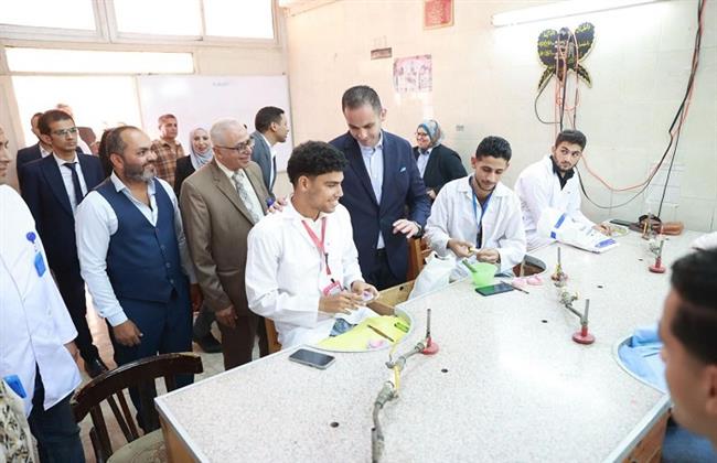 نائب وزير الصحة يختتم جولته بالدقهلية بتفقد مستشفيات المنصورة والمعهد الفني الصحي