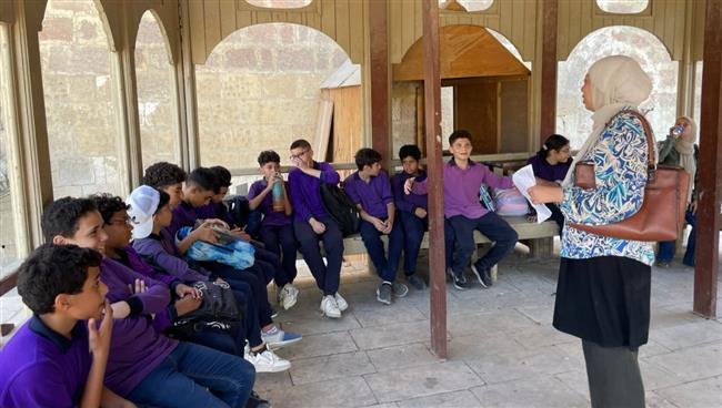 احتفالا بانتصارات أكتوبر.. أتوبيس الفن الجميل يصطحب الأطفال في جولة بالمتحف الحربي