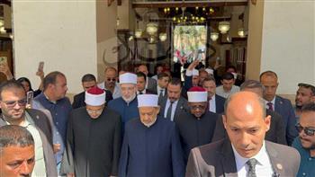 الإمام الأكبر يصل الجامع الأزهر لأداء صلاة الجنازة على الدكتور أحمد عمر هاشم| صور