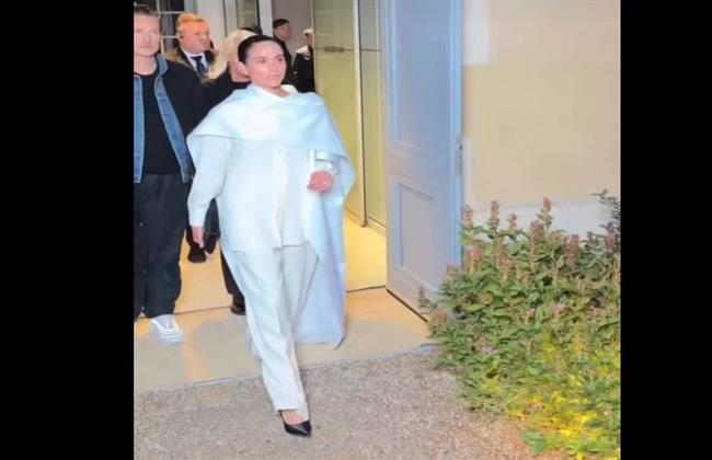 فيديو.. سخرية من طريقة مشي ميجان ماركل في أسبوع الموضة