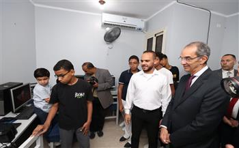 وزير الاتصالات يتفقد مركز "إكسيد" لخدمة العملاء في قنا