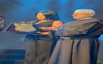 مهرجان جيلنا يكرم اسم الفنان الراحل لطفي لبيب ويهدى درعا لأسرته