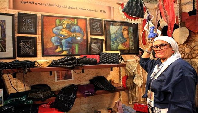 من التللي إلى الحقائب القماشية.. مشروعات نسائية تعيد بريق التراث في معرض “تراثنا” 2025