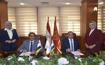 محافظ بورسعيد ورئيس جامعة بورسعيد يوقعان بروتوكول تعاون لتنفيذ برامج تدريب مشتركة 