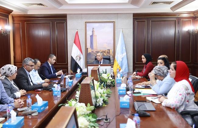 نائب وزير الصحة يبحث مع محافظ الإسكندرية تطوير الخدمات الصحية وإدراج المحافظة ضمن منظومة التأمين الصحي الشامل