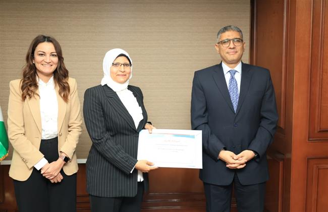محافظ الجيزة يكرم أوائل الدورات التدريبية عن العام 2024 / 2025 