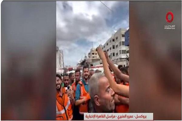  بالصور.. طواقم الدفاع المدني والإسعاف في غزة تحتفل باتفاق وقف إطلاق النار   