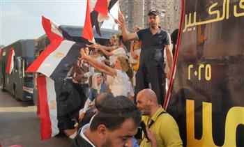 أتوبيسات تجوب شوارع الجيزة احتفالًا بافتتاح المتحف الكبير| صور