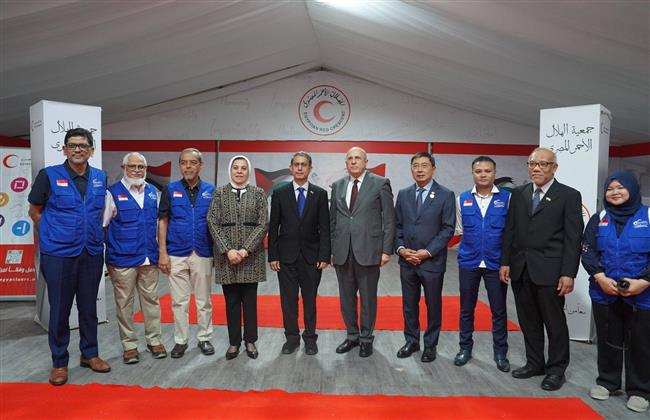 وزير شئون المسلمين السنغافوري يشيد بالجهود المصرية في تقديم المساعدات الإنسانية للفلسطينيين