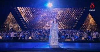 السوبرانو فاطمة سعيد تقدم فقرة غنائية خلال حفل افتتاح المتحف الكبير