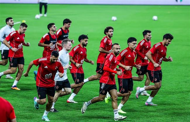 الجهاز الفني للنادي الأهلي يمنح اللاعبين راحة 5 أيام بعد التتويج بالسوبر