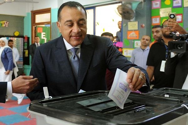 رئيس الوزراء يدلي بصوته في انتخابات مجلس النواب