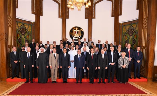 الرئيس السيسي يلتقي رؤساء وقيادات 52 من كبريات الشركات المصرية والعالمية في مجال صناعة التعهيد 