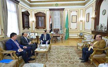 رئيس جامعة القاهرة يستقبل سفير كازاخستان لبحث تعزيز التعاون الأكاديمي والبحثي المشترك
