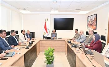 وزير الري يتابع موقف "المشروع القومي لضبط النيل" 