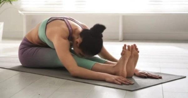 5 وضعيات يوجا للتخلص من الانتفاخ والآم الجهاز الهضمي