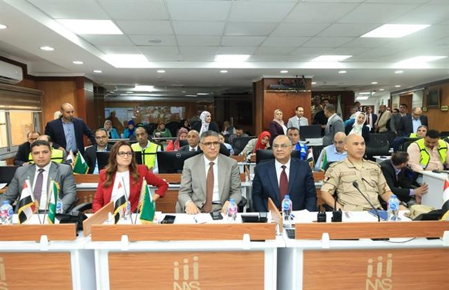 محافظ الجيزة يتابع انتظام فتح جميع اللجان الانتخابية في أول أيام انتخابات مجلس النواب 